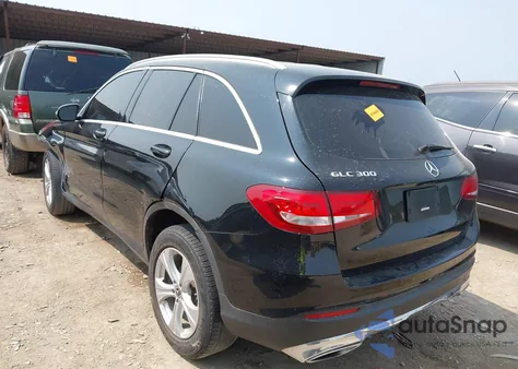 2017 Mercedes-Benz Glc 300 z USA, uszkodzony, nr VIN WDC0G4JB8HV012263